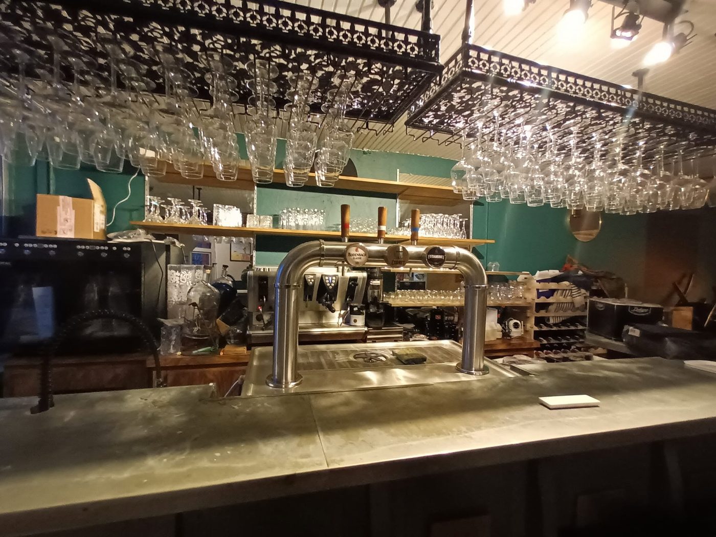 Le bar à bières et la salle du Druide, à Mont-Saint-Aignan